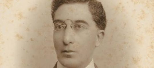 Theatricality, didacticism, prosaic verse, use of persons as symbols, contemplative mood, flashbacks are some of Cavafy’s recurring ‘tropes’. Discuss. By Marc Schmidt